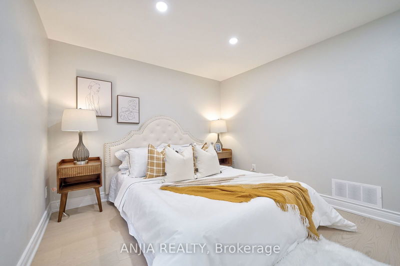 407 Melita Cres  Toronto, M6G 3X2 | Image 25