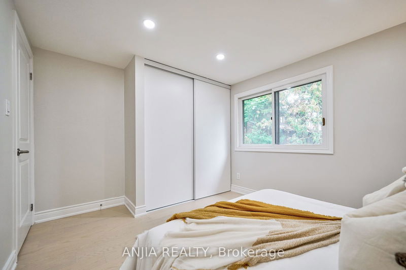 407 Melita Cres  Toronto, M6G 3X2 | Image 26