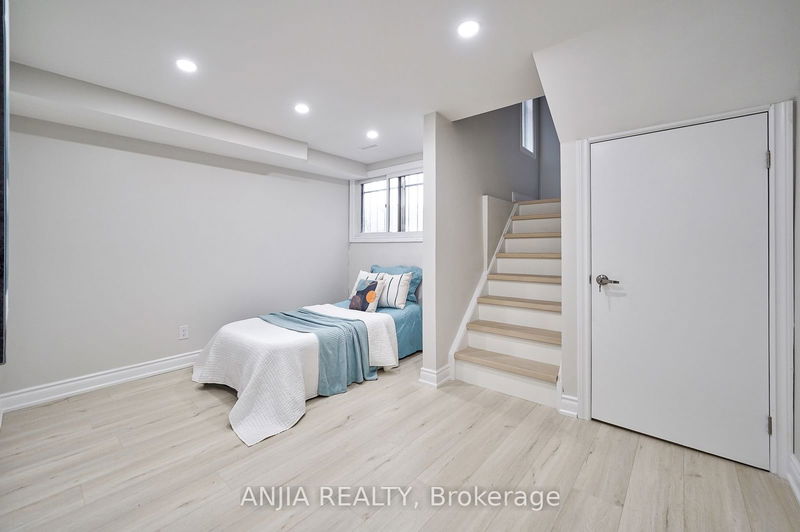 407 Melita Cres  Toronto, M6G 3X2 | Image 27