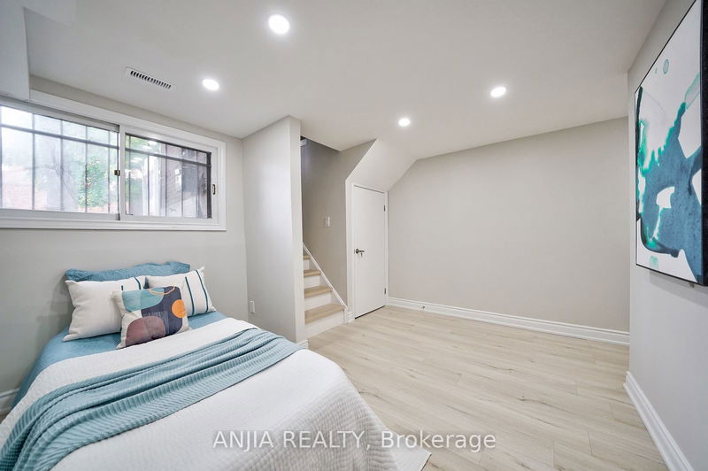 407 Melita Cres  Toronto, M6G 3X2 | Image 30