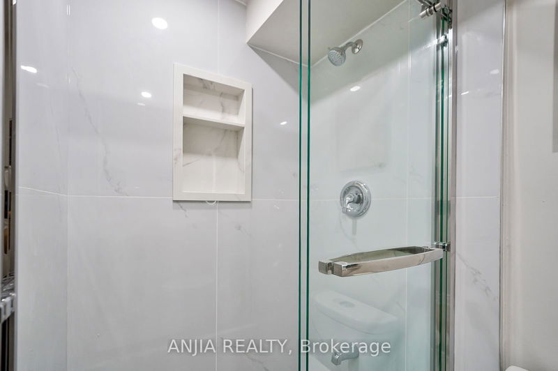 407 Melita Cres  Toronto, M6G 3X2 | Image 33