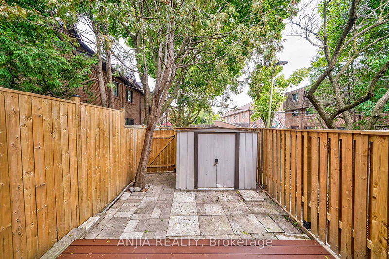 407 Melita Cres  Toronto, M6G 3X2 | Image 39