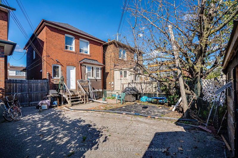 95 Rogers Rd  Toronto, M6E 1P4 | Image 34