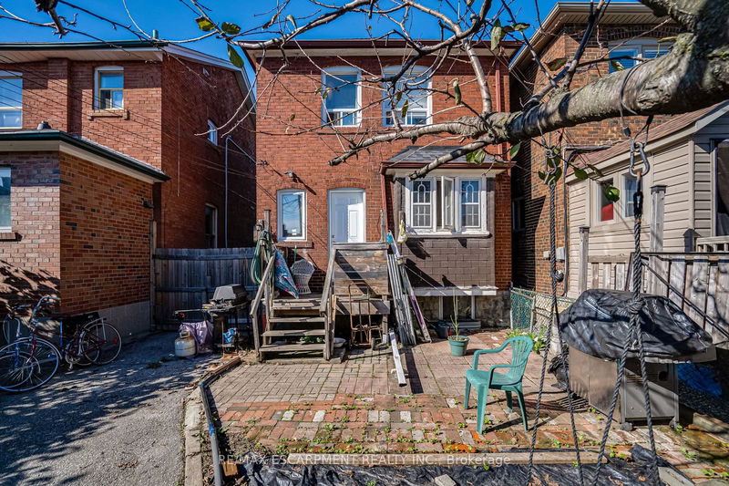 95 Rogers Rd  Toronto, M6E 1P4 | Image 36