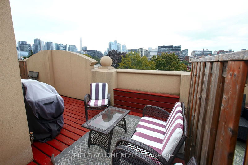  TH6 - 80 Carr St  Toronto, M5T 1B7 | Image 32