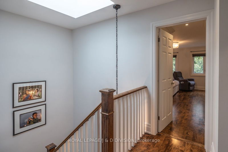 75 Gormley Ave  Toronto, M4V 1Y9 | Image 15