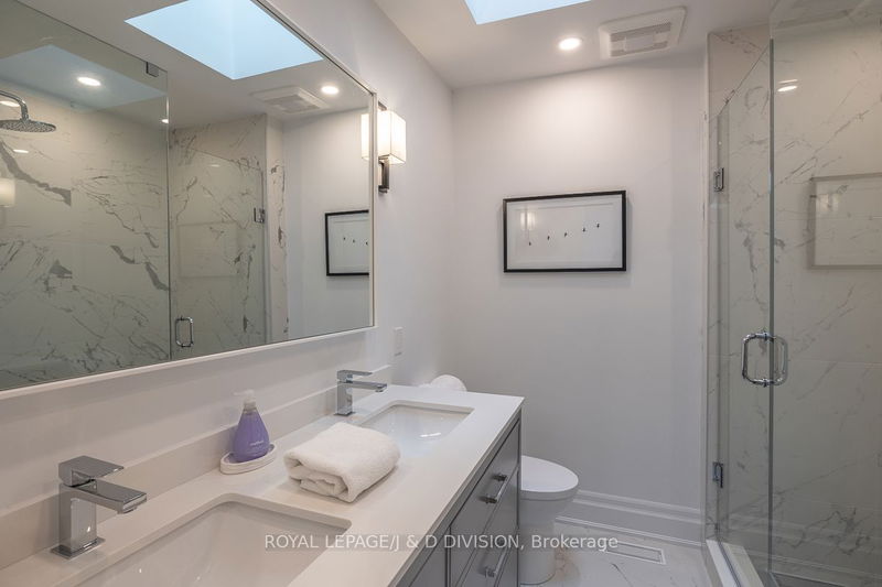 75 Gormley Ave  Toronto, M4V 1Y9 | Image 22