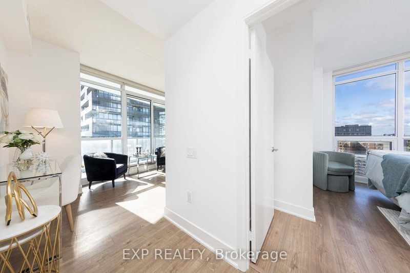  2002 - 30 Roehampton Ave  Toronto, M4P 0B9 | Image 5