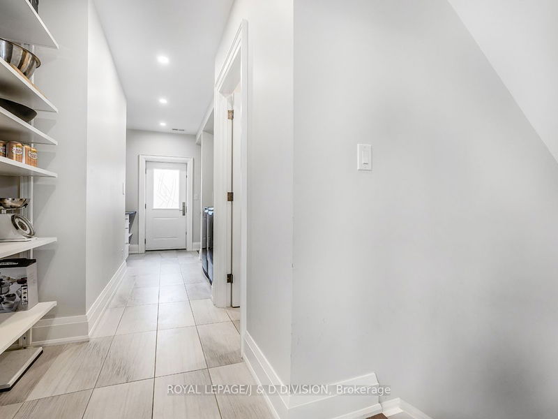 30 Broadleaf Rd  Toronto, M3B 1C2 | Image 19