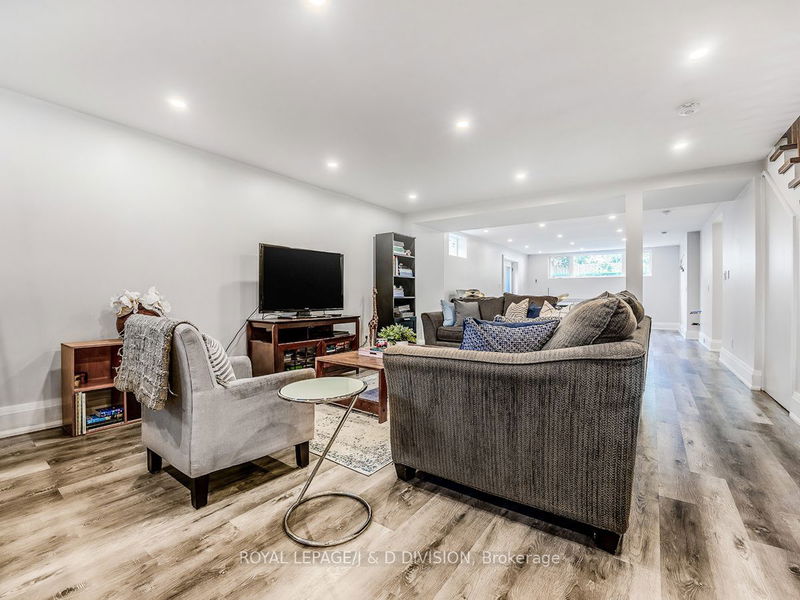 30 Broadleaf Rd  Toronto, M3B 1C2 | Image 33