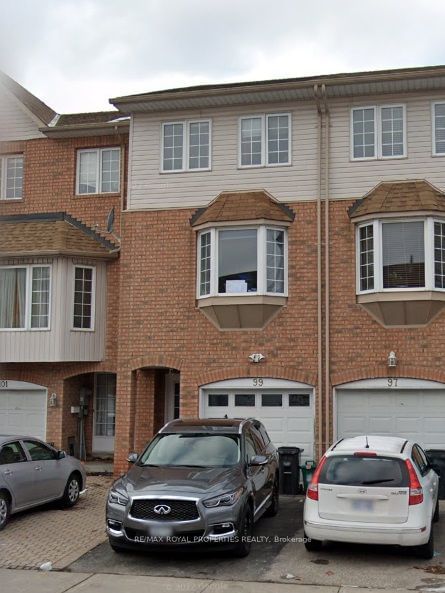 99 Sufi Cres  Toronto, M4A 2X2 | Image 1