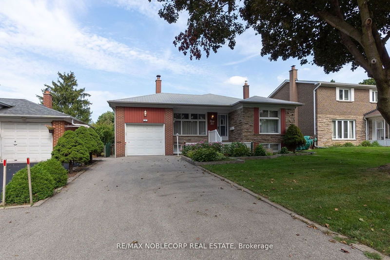 home for sale on 32 Summerside Crescent