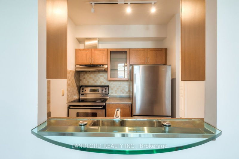 home for lease on 301-438 Richmond Street W