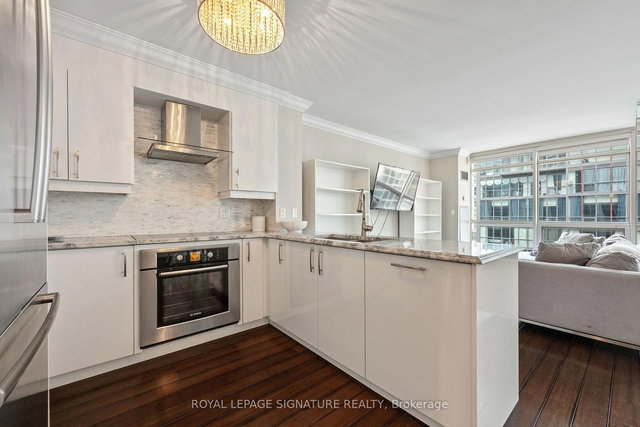 929 - 36 Blue Jays Way