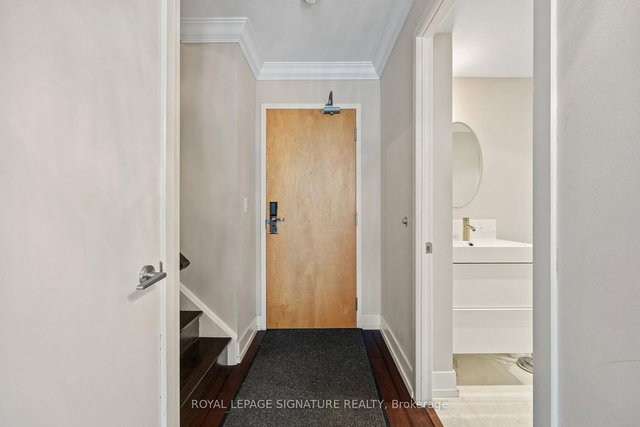 929 - 36 Blue Jays Way