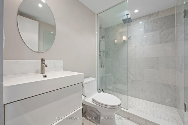 929 - 36 Blue Jays Way