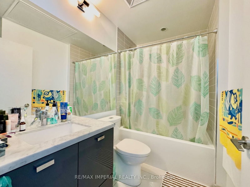 2103 - 290 Adelaide St W, Toronto, M5V 1P6 | Image 2