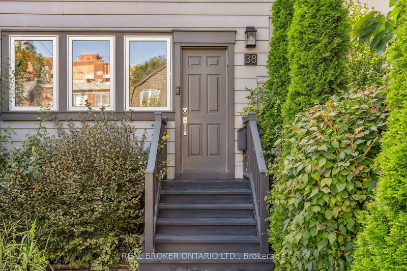 38 Kenwood Ave, Toronto, M6C 2R9 | Image 2
