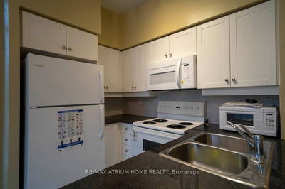 Unit 106 — 19 Barberry Pl, Toronto - Bayview Village image-0-4