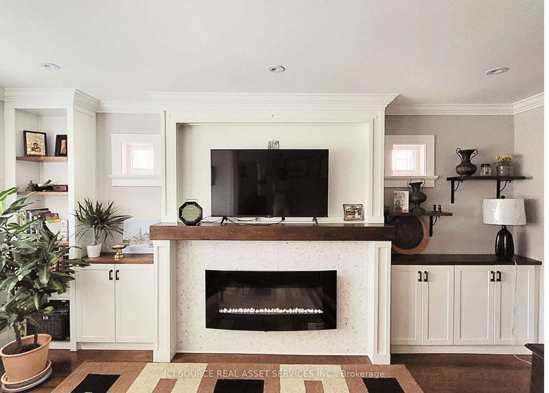 home for lease on Upper-687 Glencairn Avenue