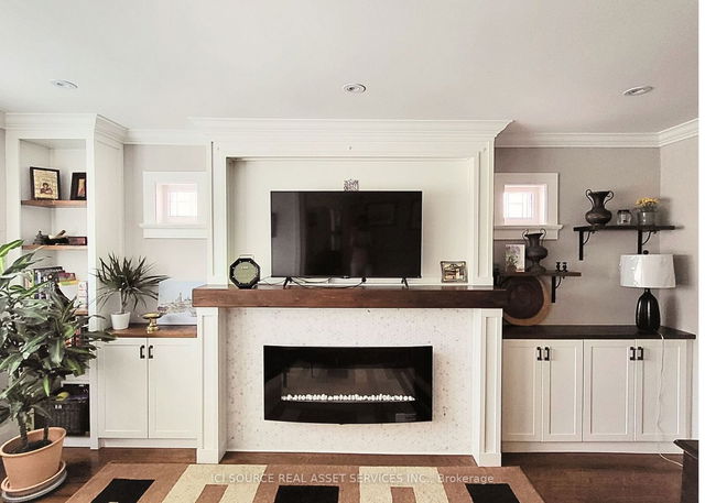Upper - 687 Glencairn Avenue