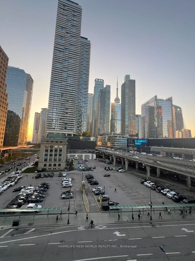 home for lease on 701-33 Bay Street