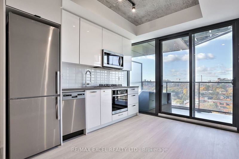 home for lease on 914-195 McCaul Street