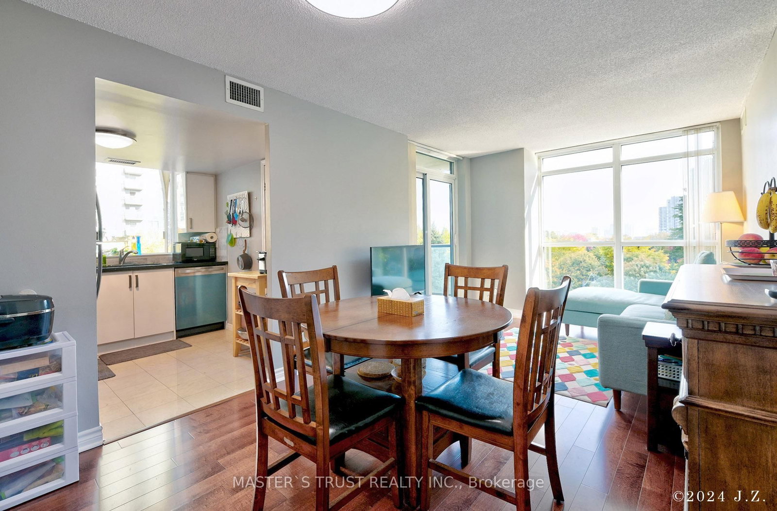 Listing Image 3