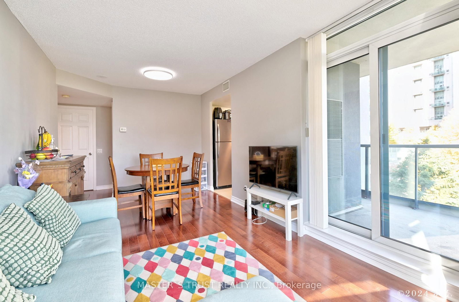 Listing Image 7