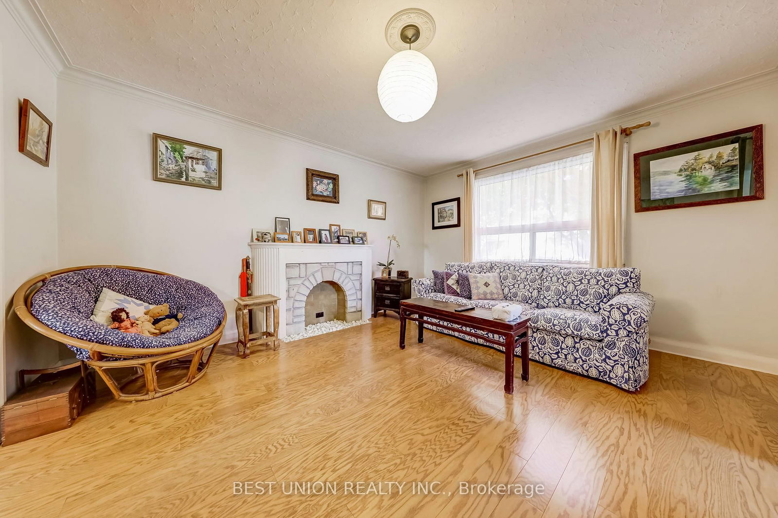 Listing Image 4