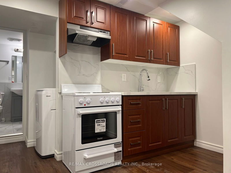 home for lease on Bsmt-278 Shuter Street