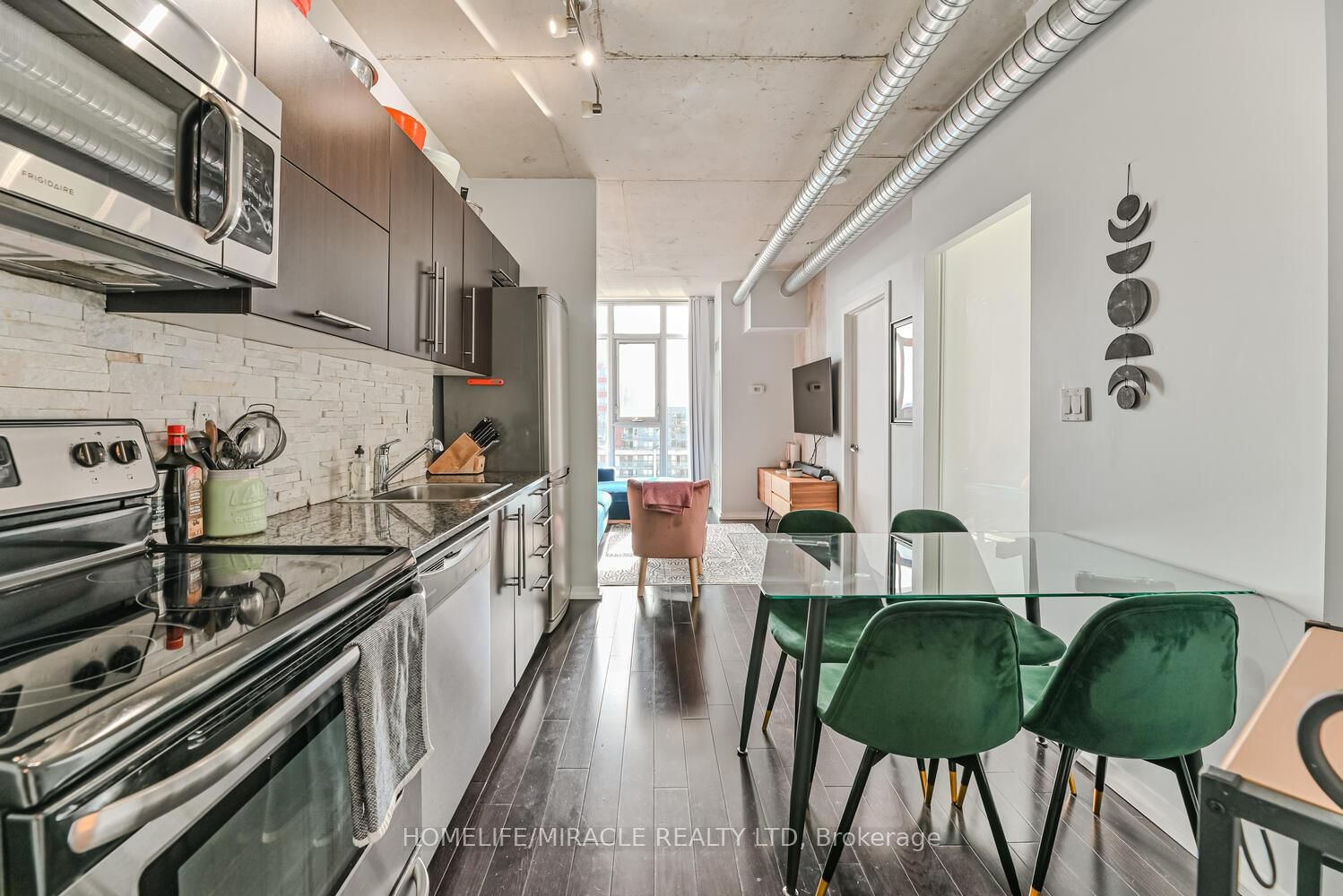 Listing Image 7
