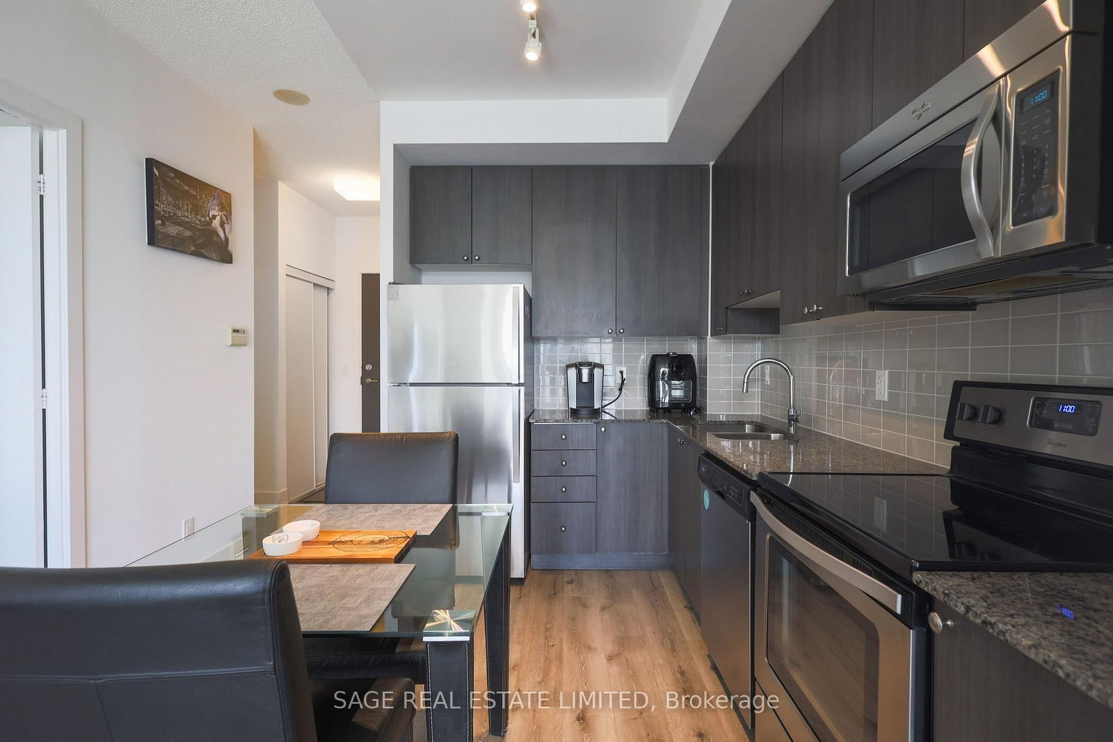 Listing Image 6