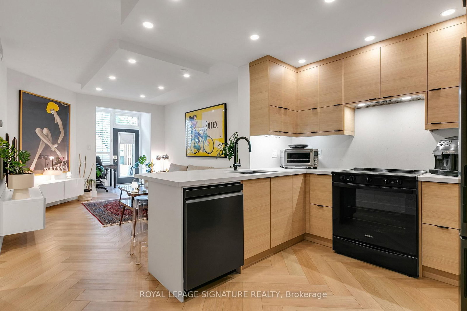 Listing Image 9