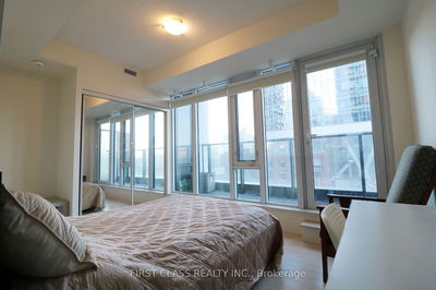 Unit 603 — 330 Richmond St, Toronto - Waterfront Communities C1 image-0-3