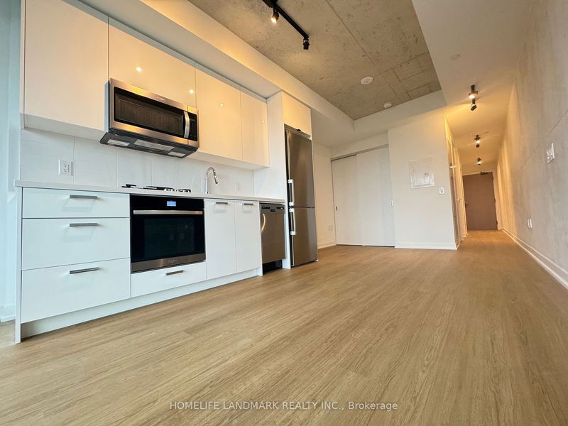 home for lease on 1015-195 McCaul Street