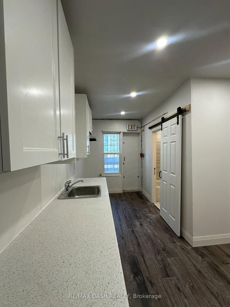 4FL - 565 Yonge St, Toronto, M4Y 1Z2 | Image 3