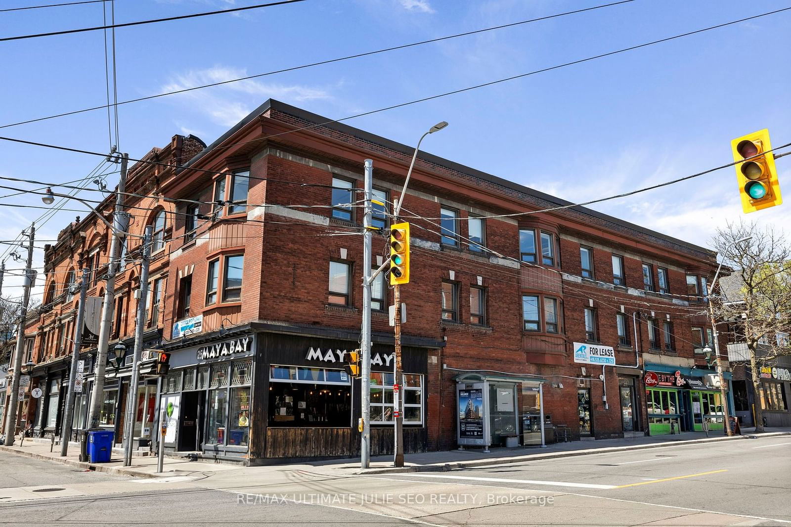 Building in 252 Carlton Street