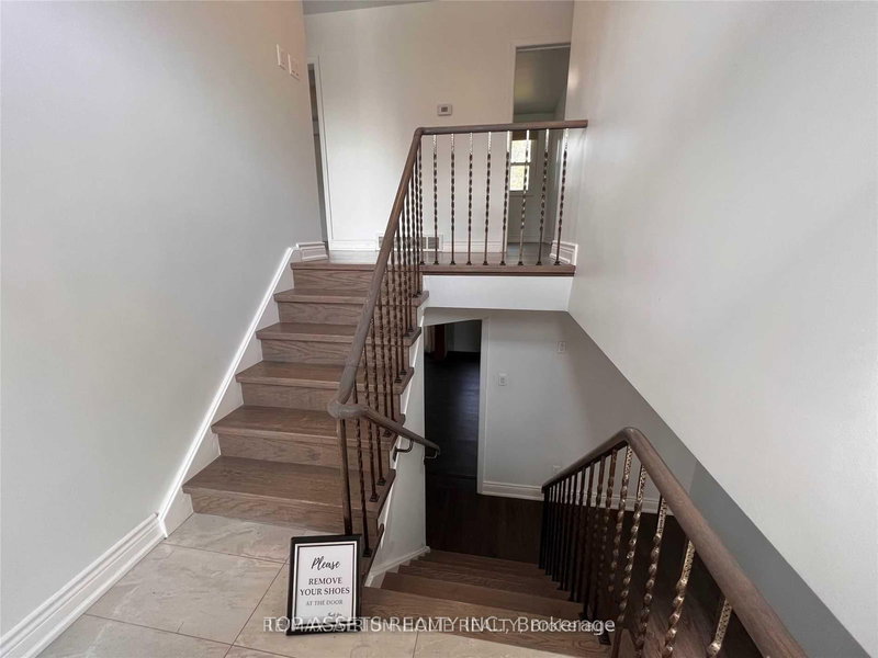 145 Fenn Ave, Toronto, M2P 1X8 | Image 3