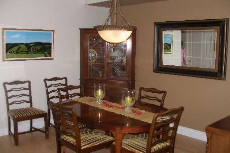 422 - 10 Delisle Ave, Toronto, M4V3C6 | Image 3