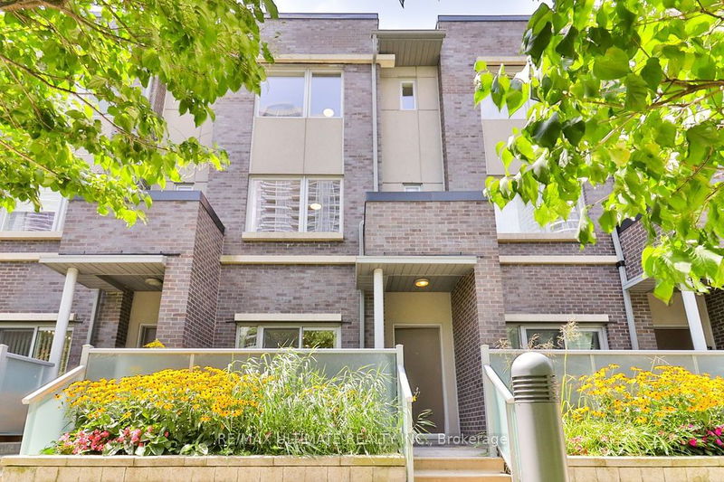 home for lease on TH06-330 Village Green Square