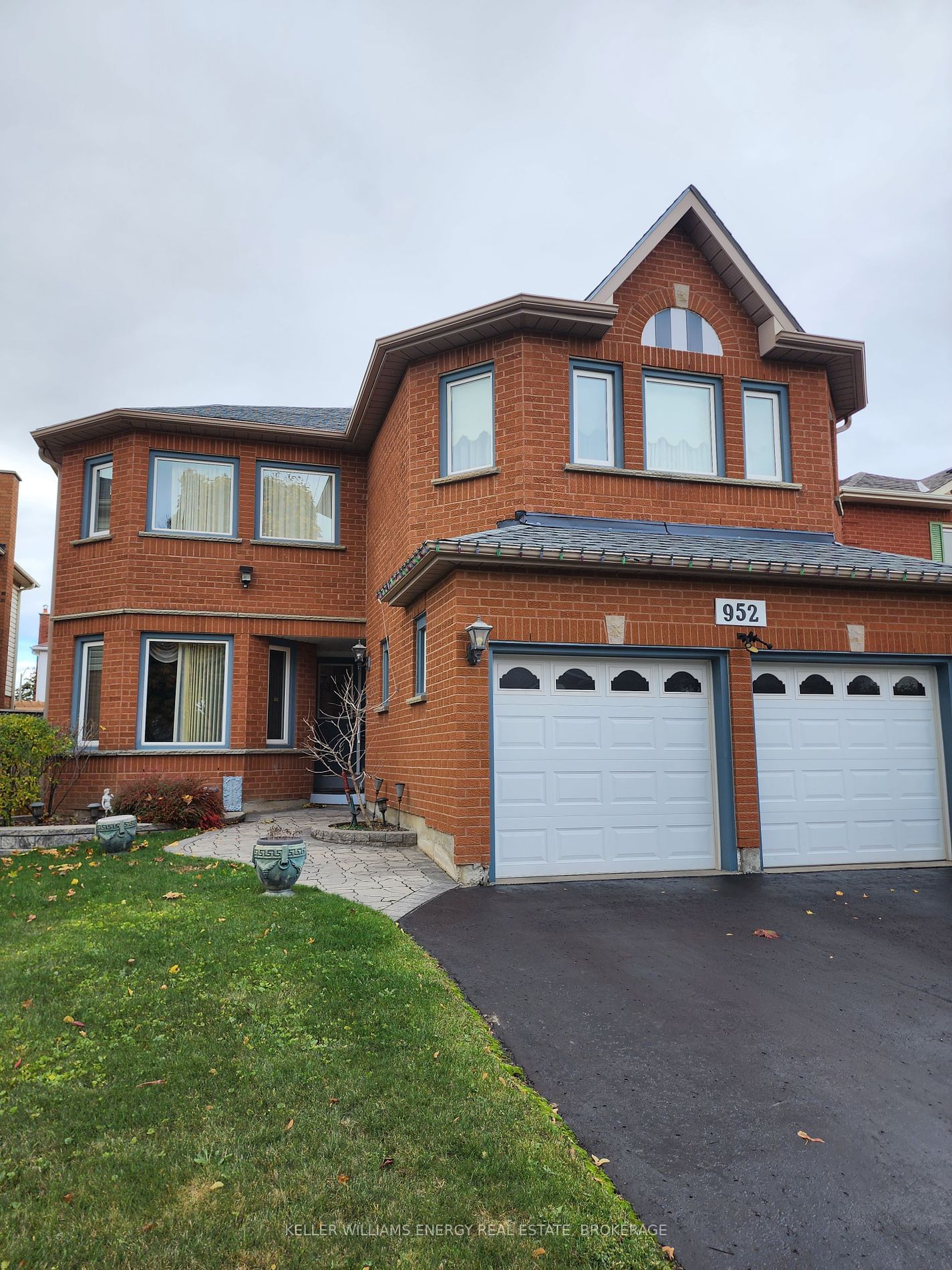 Building at 952 Sandcliff Drive, Oshawa, Pinecrest