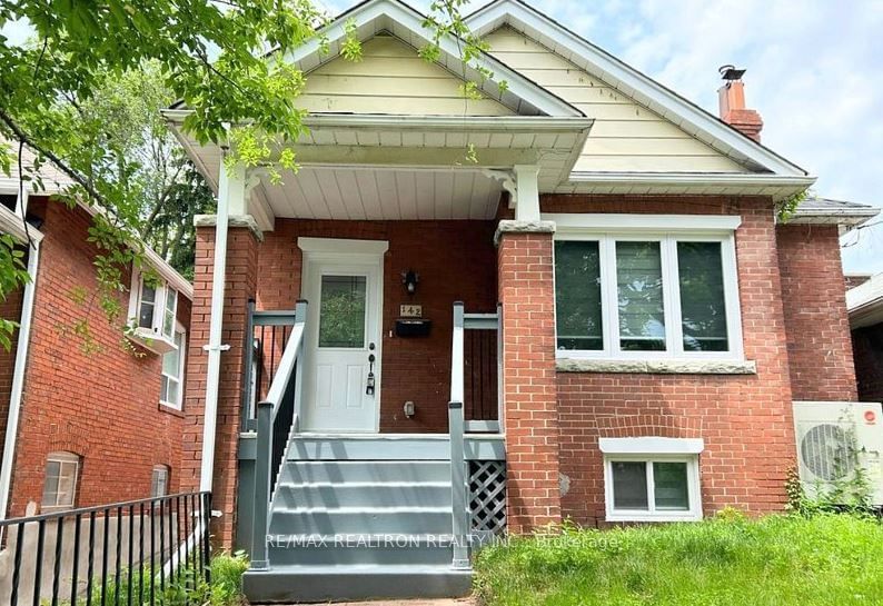 home for lease on 142 Eastwood Road S