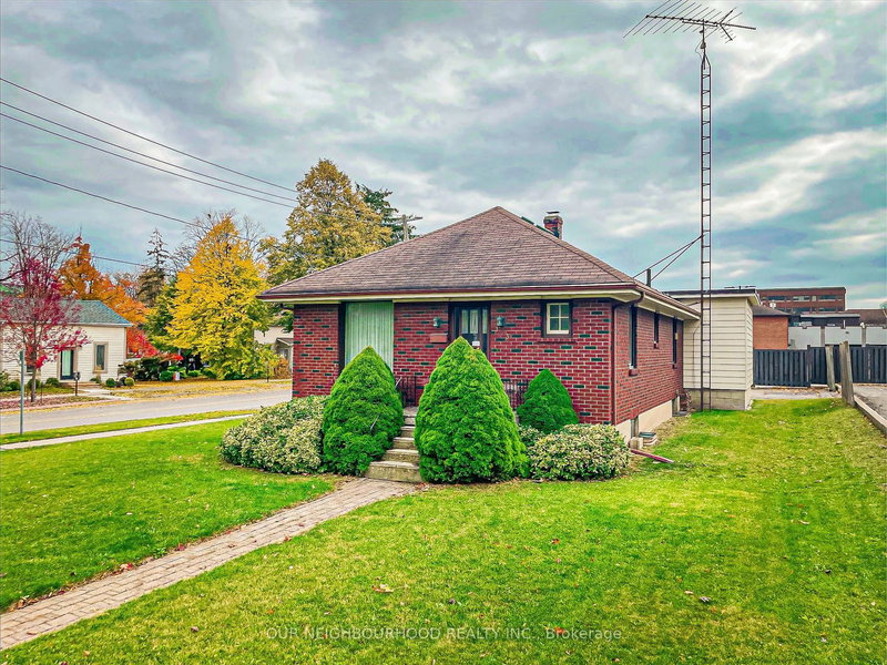 133 Mary St E, Whitby, L1N 2P3 | Image 2