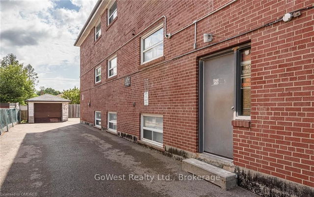 559A BIRCHMOUNT Drive