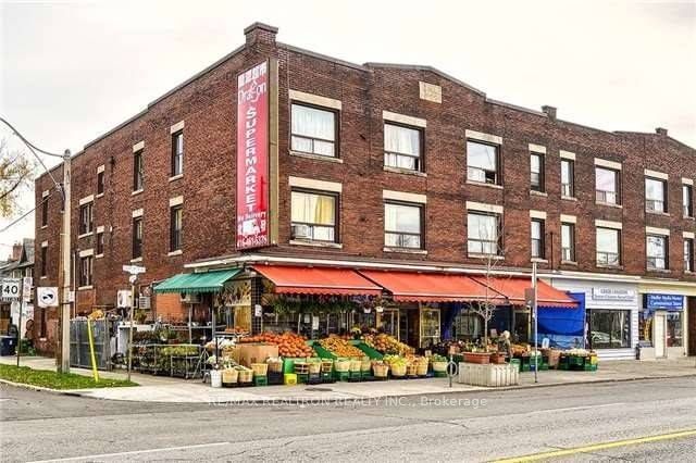 Building in 214 Gillard Avenue