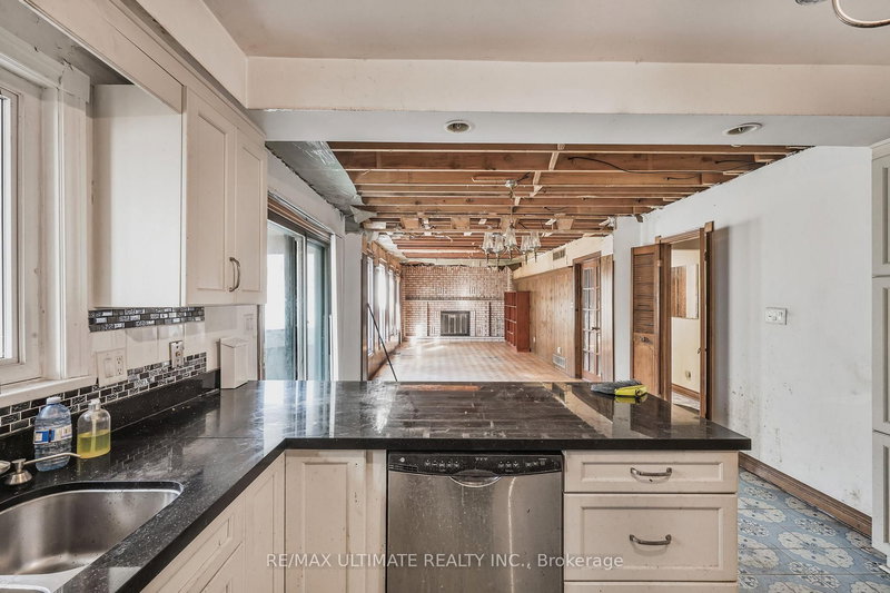 1010 Ritson Rd N, Oshawa, L1G 6Z5 | Image 3