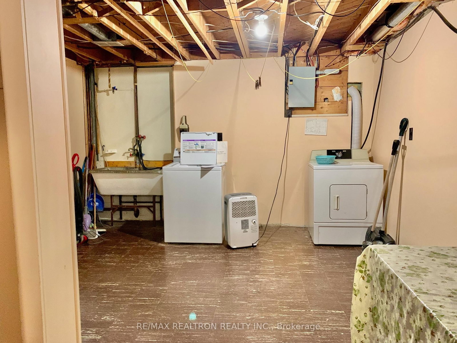 Listing Image 12