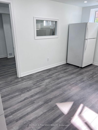 Unit 10 Bsmt — 16 Eaton Park Lane, Toronto - L'Amoreaux image-0-3
