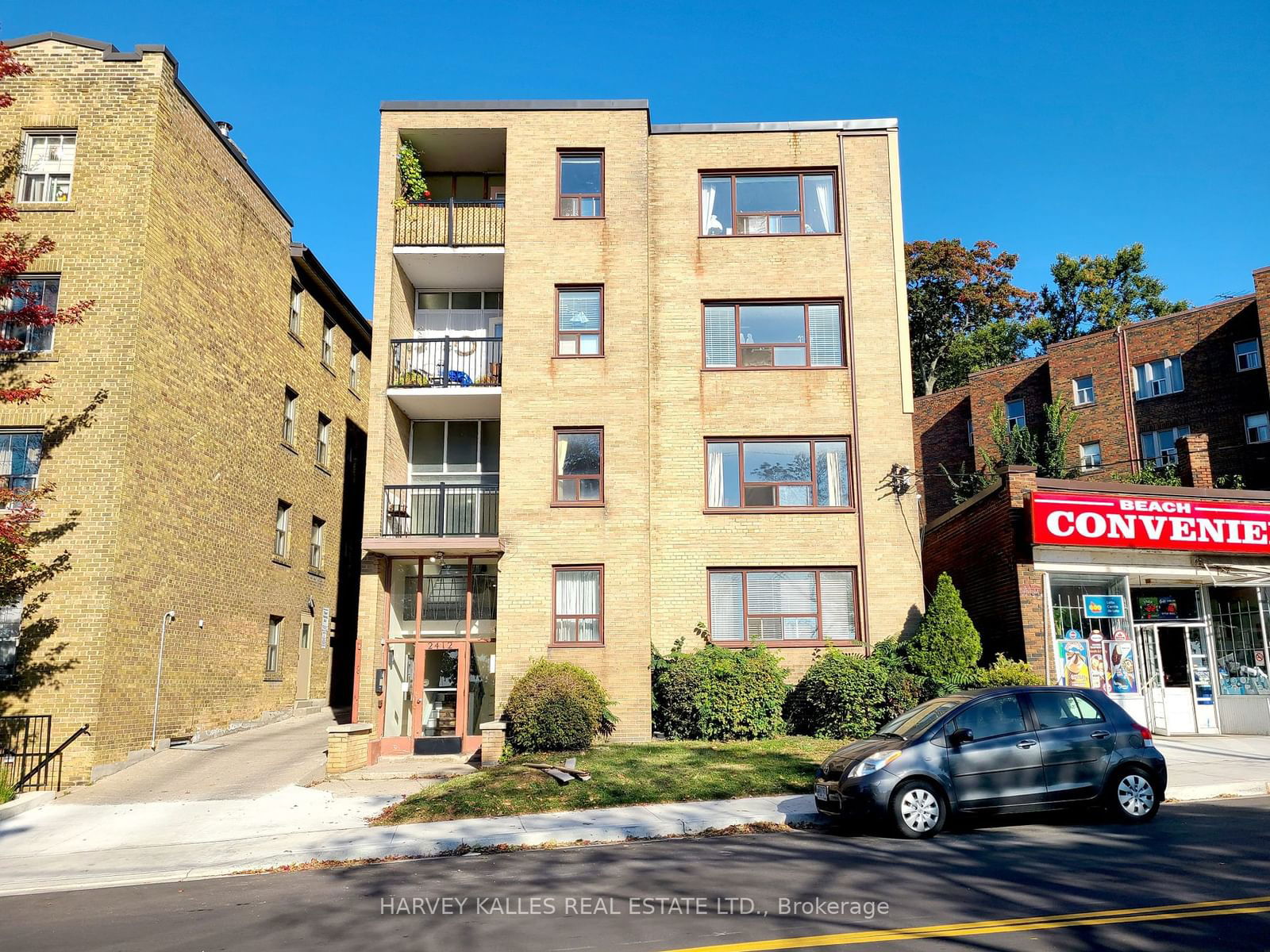 Building in 2412 Queen Street